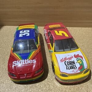 Lot of 2 NASCAR 1:24 Diecast Cars Skittles #36 Kellogg’s Corn Flakes #5
